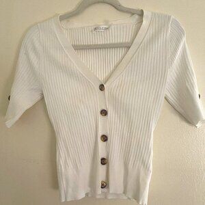 7 AVENUE NEW YORK & COMPANY. Women blouse size M. In white, elastic.